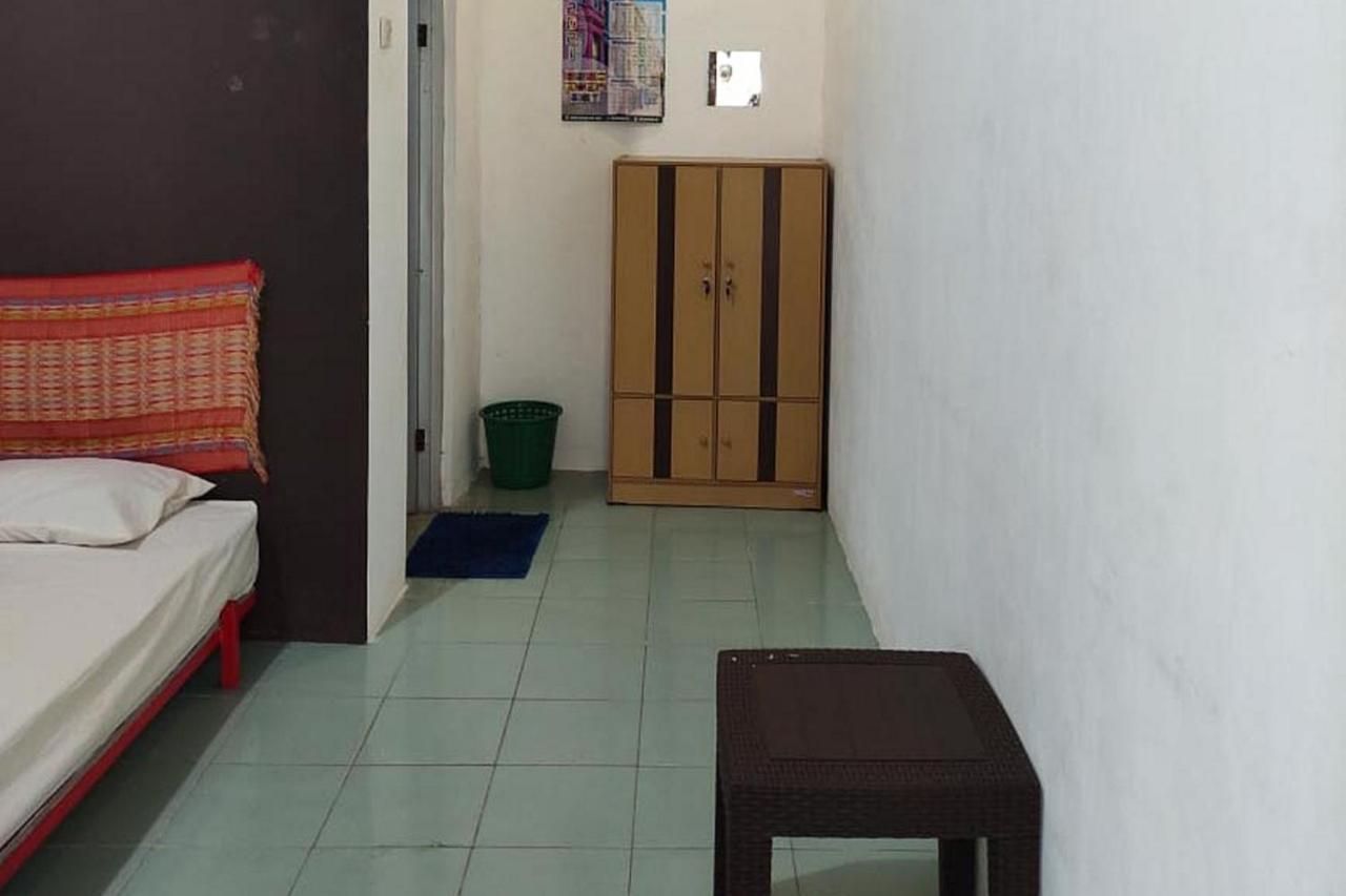 Hôtel Losmen Yosi Carita Extérieur photo