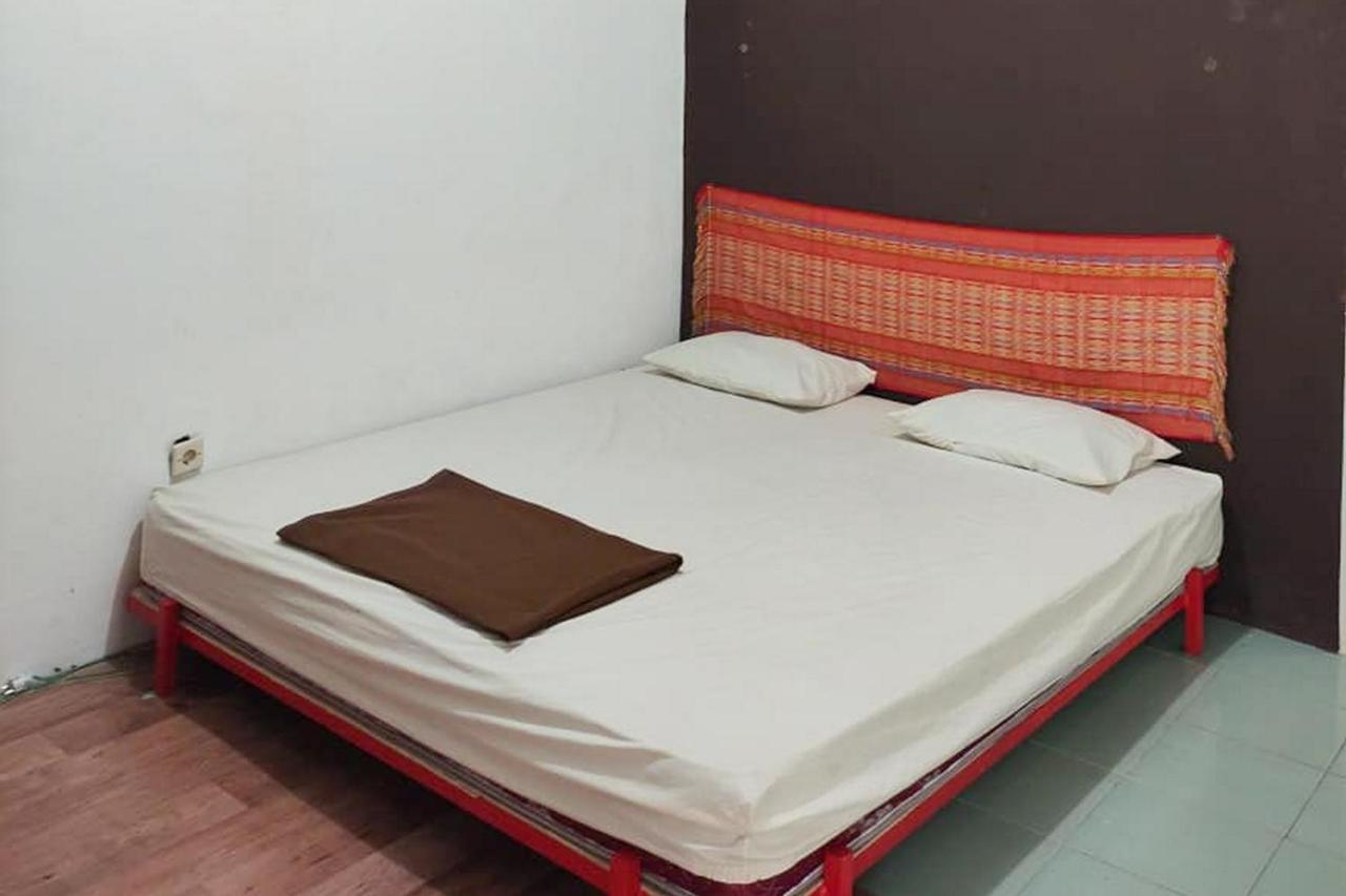 Hôtel Losmen Yosi Carita Extérieur photo